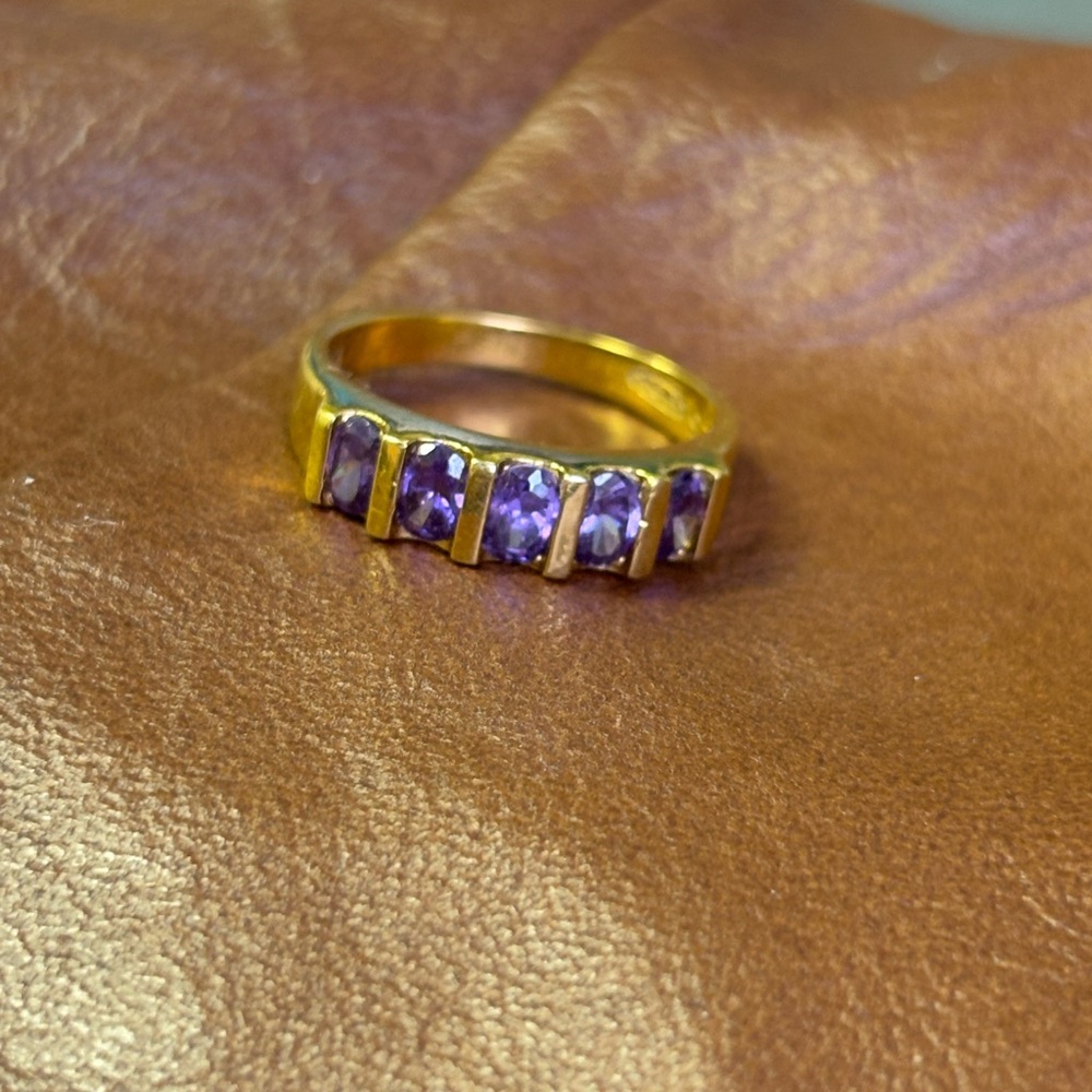 Vintage Avon Gold-Tone Ring with Five Purple (amethyst) Stones size 5